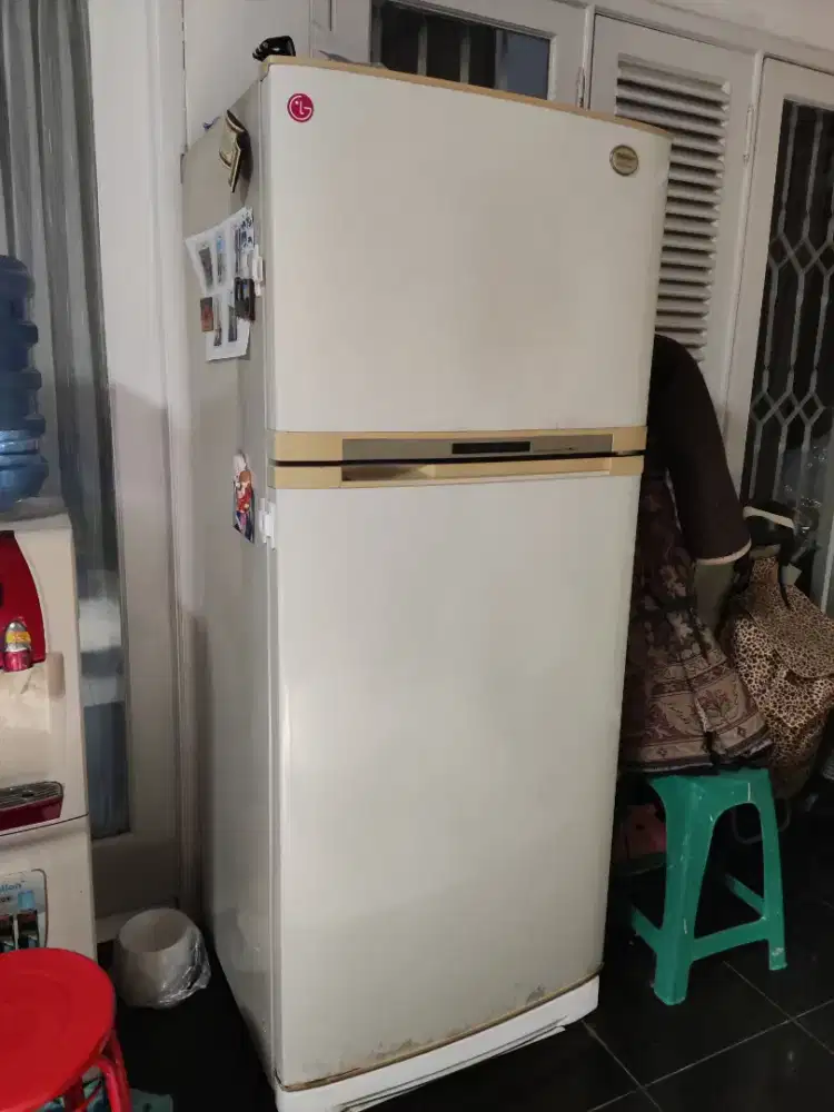 Kulkas LG 2 pintu besar