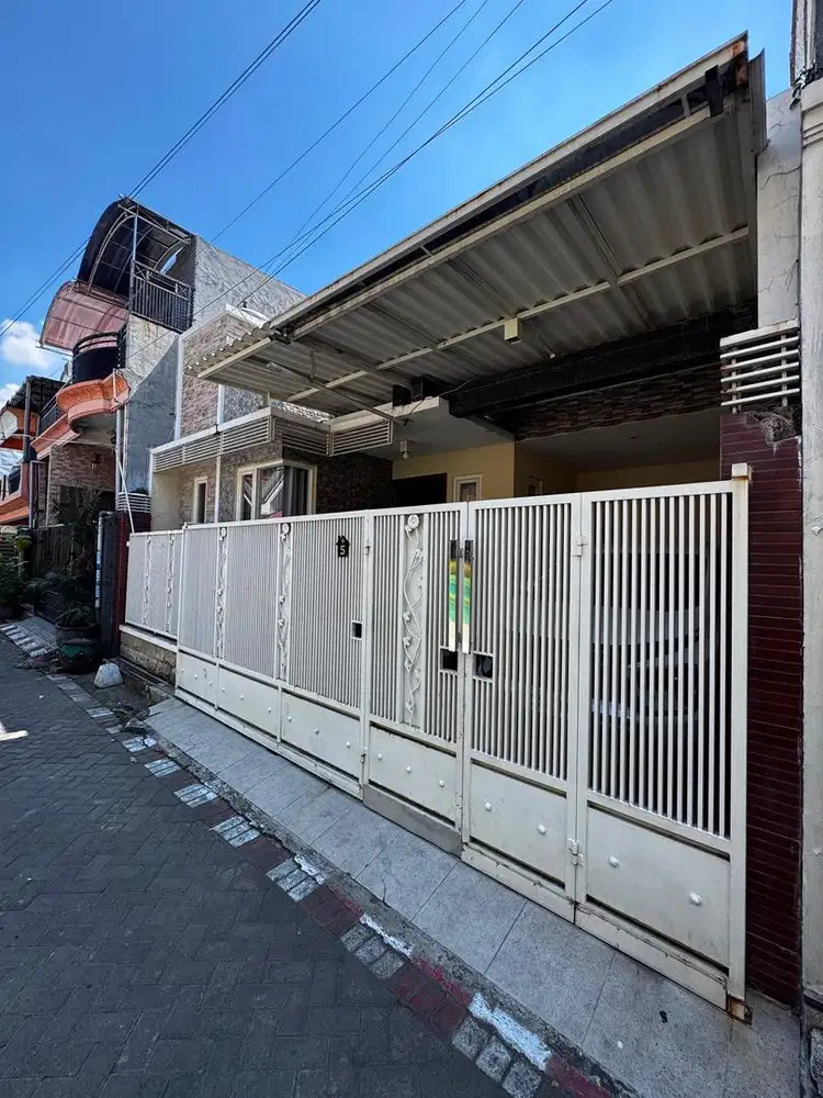Rumah Modern Bersih Terawat