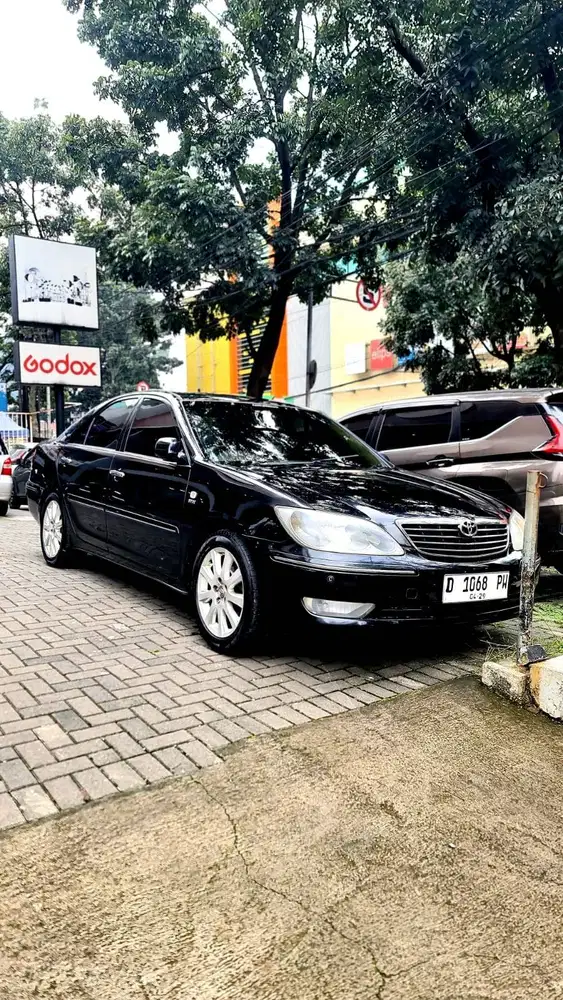 Dijual mobil camry matic 2004