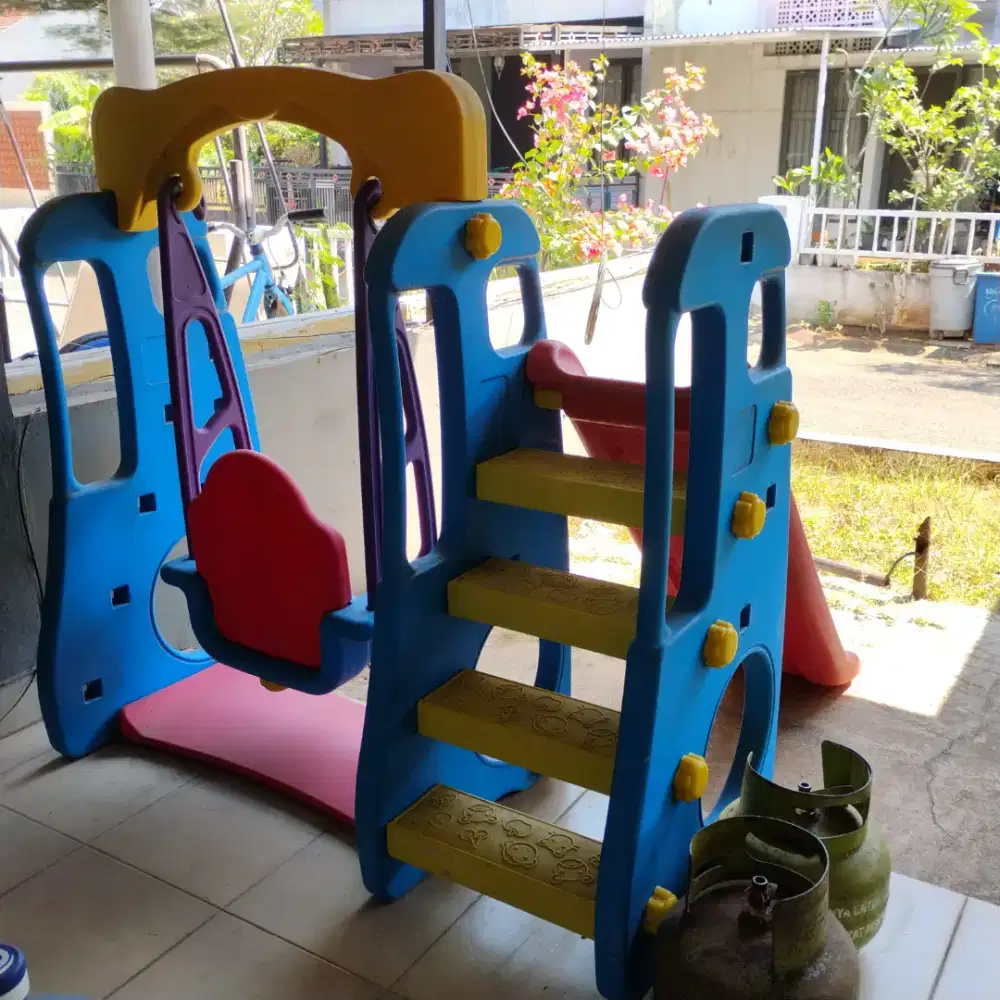 Dijual perosotan ayunan second anak udah ga pake