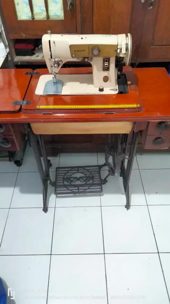 Di  jual mesin jahit zig-zag dan bisa lurus.
