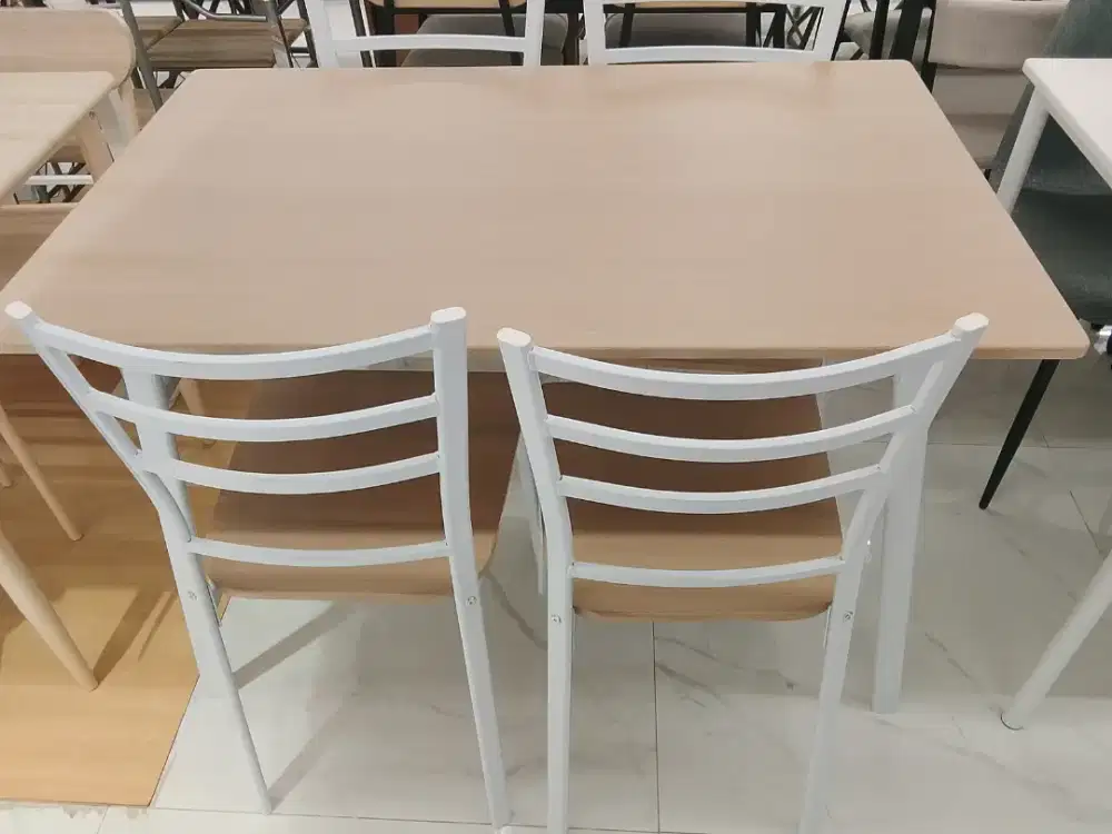 Set meja makan harris