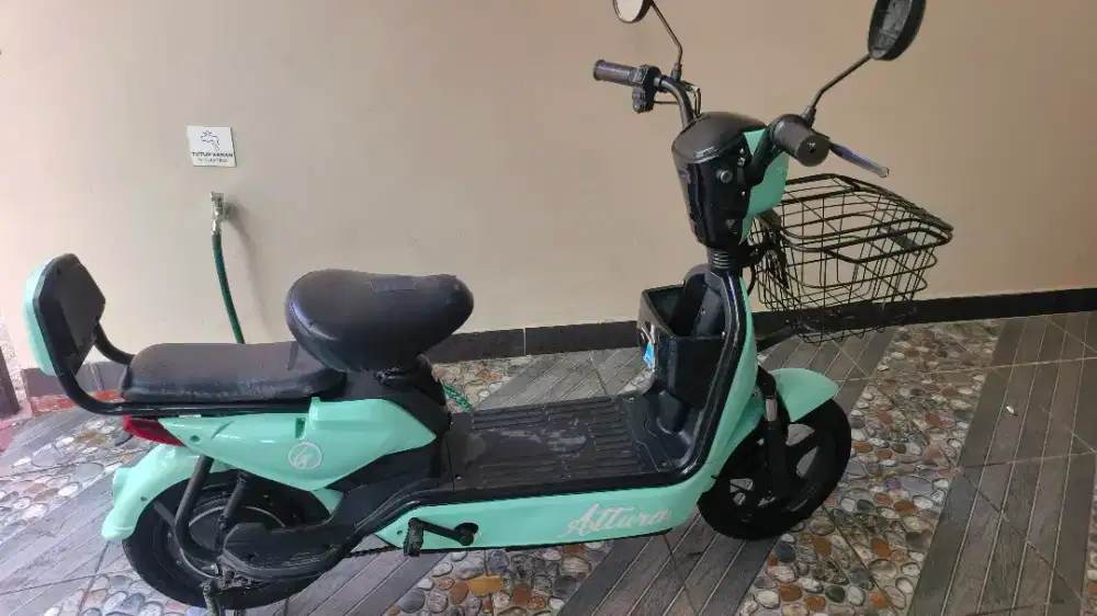Sepeda listrik genio dari baru like new low km jarang pakai