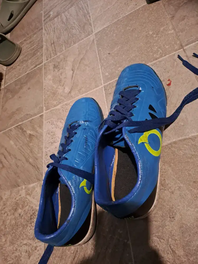 sepatu futsal ortuseight