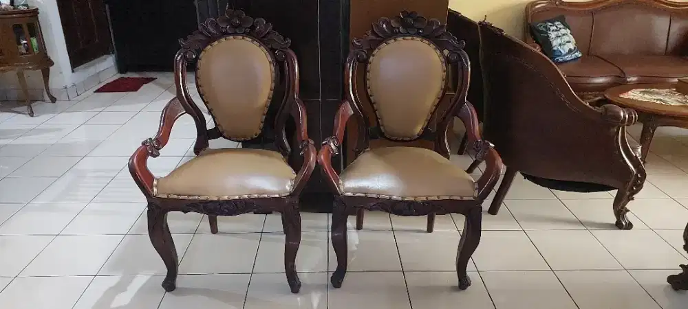 jual sepasang kursi antik ukiran kayu jati bekas preloved second
