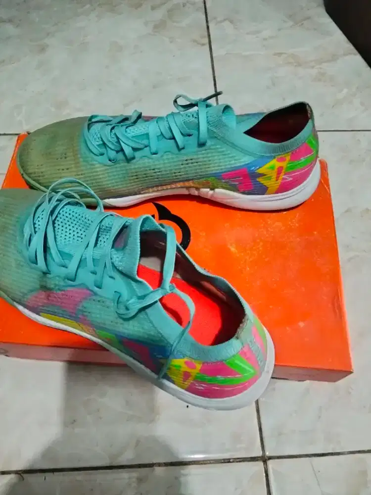 Sepatu futsal no 39