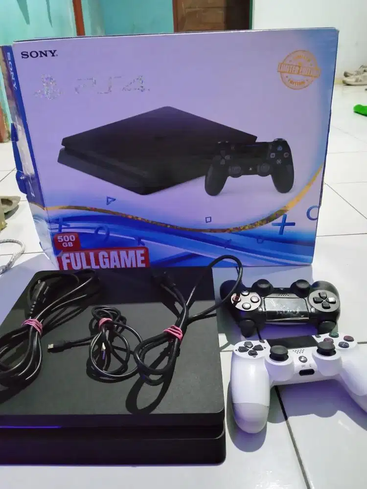 (NEGO)PS 4 Slim 500 GB Full game, 2 stick masih normal smuanya