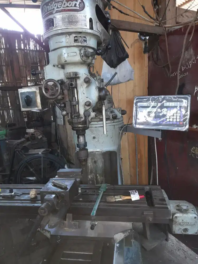 Mesin Milling 3 Phase & DRO merk BRIDGEPORT P1100 L230