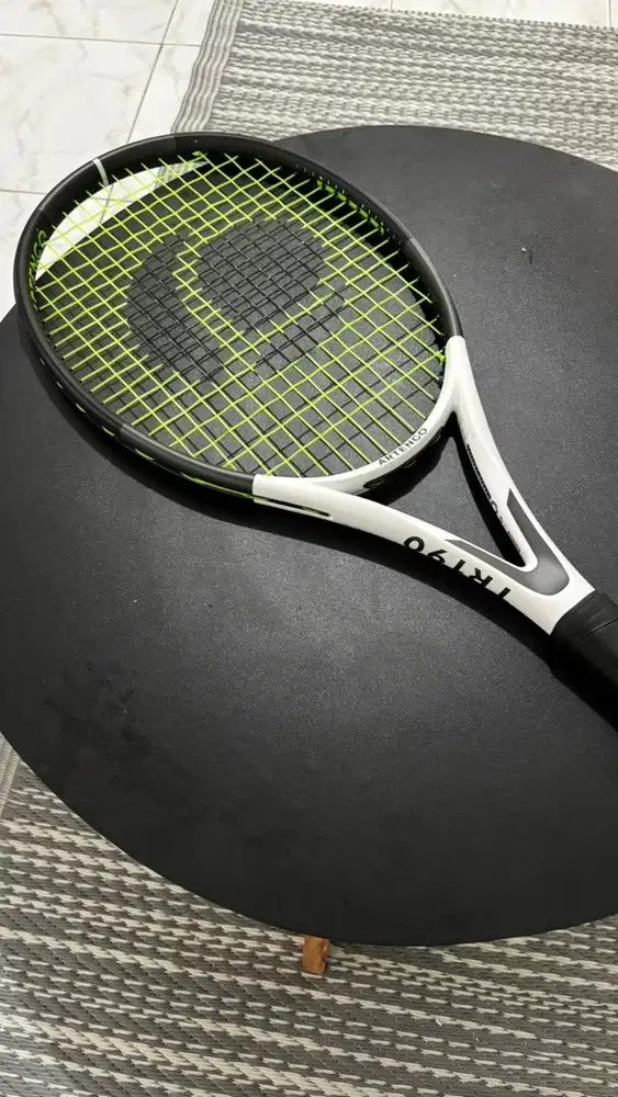 Jual raket tenis artengo tr190 like new