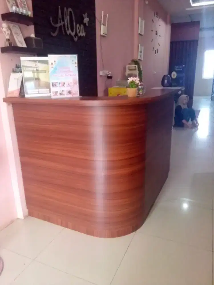 Meja kasir sudut