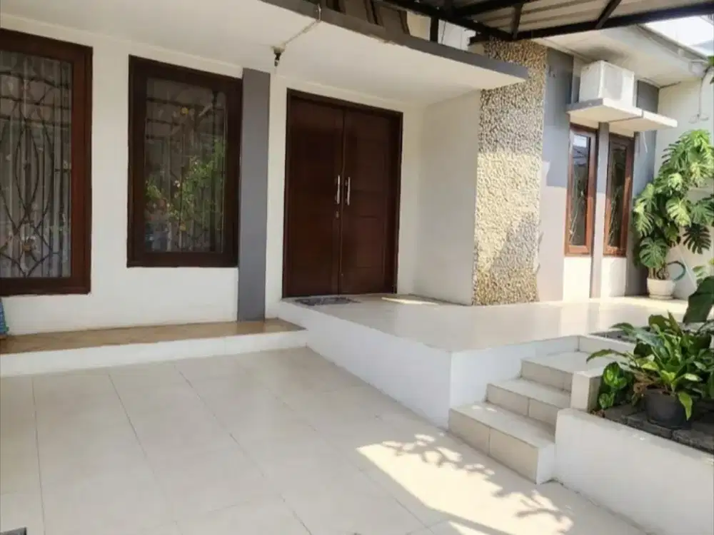 DISEWAKAN RUMAH SIAP HUNI RAPIH TERAWAT