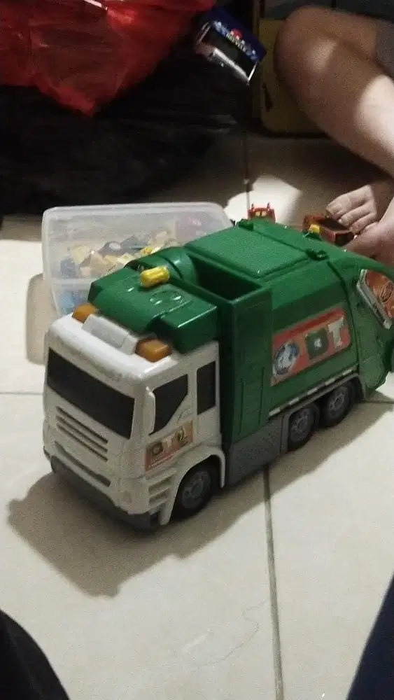 dickies garbage truck