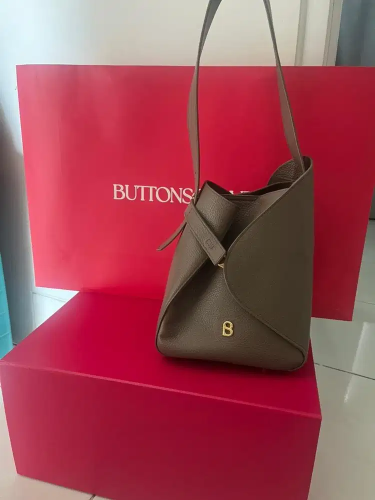 Buttonscarves Bag - Britney Bag (Taupe) Medium