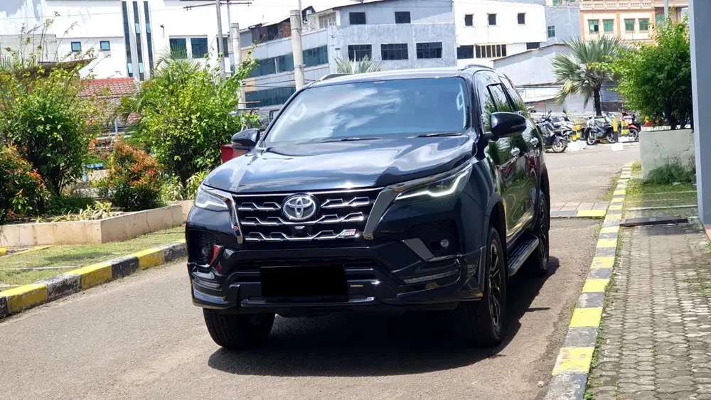 Km 41ribu toyota fortuner vrz gr sport 4x4 diesel matic 2024 hitam