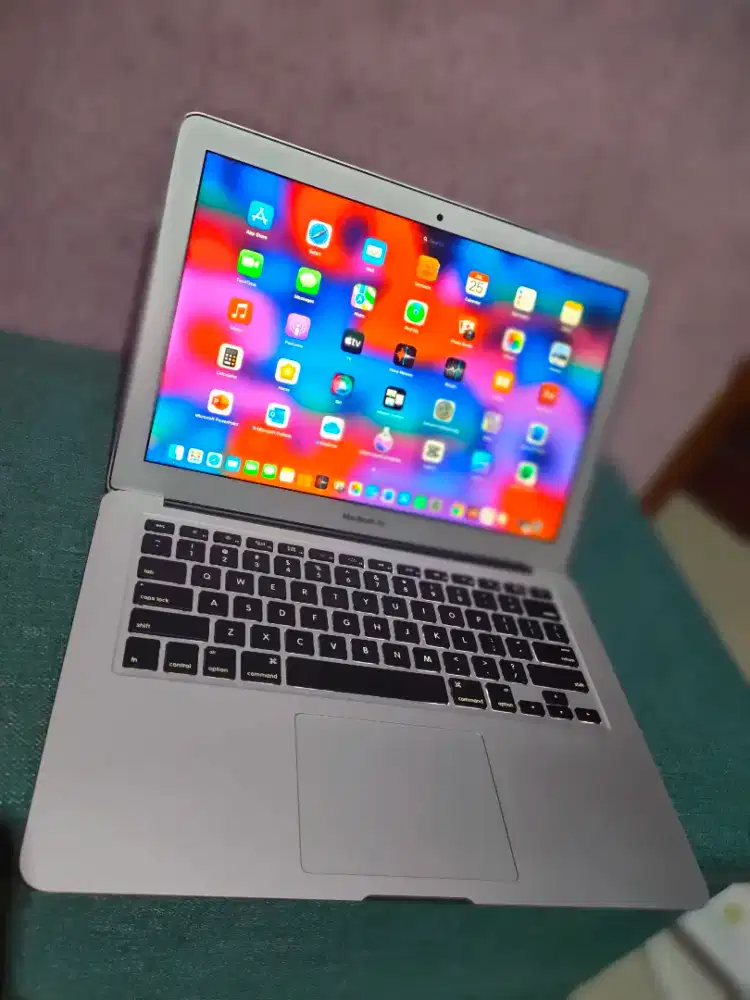 Macbook Air 2017 core i5 Ram 8Gb SSD 256Gb Mulus Siap Pakai