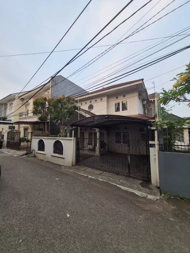 RUMAH 2 LANTAI DI PONDOK PINANG, STRATEGIS, COCOK UNTUK KELUARGA
