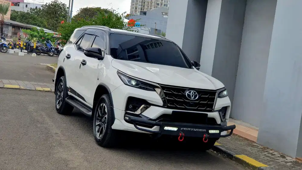Km 26 ribu toyota fortuner srz gr sport bensin 2022 putih