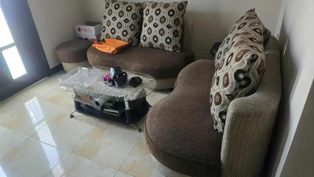 Kursi tamu sets