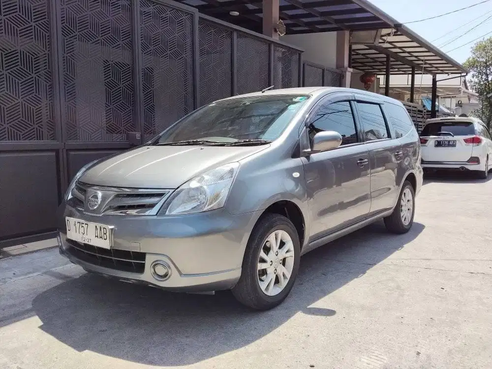 Nissan Grand Livina manual 2012