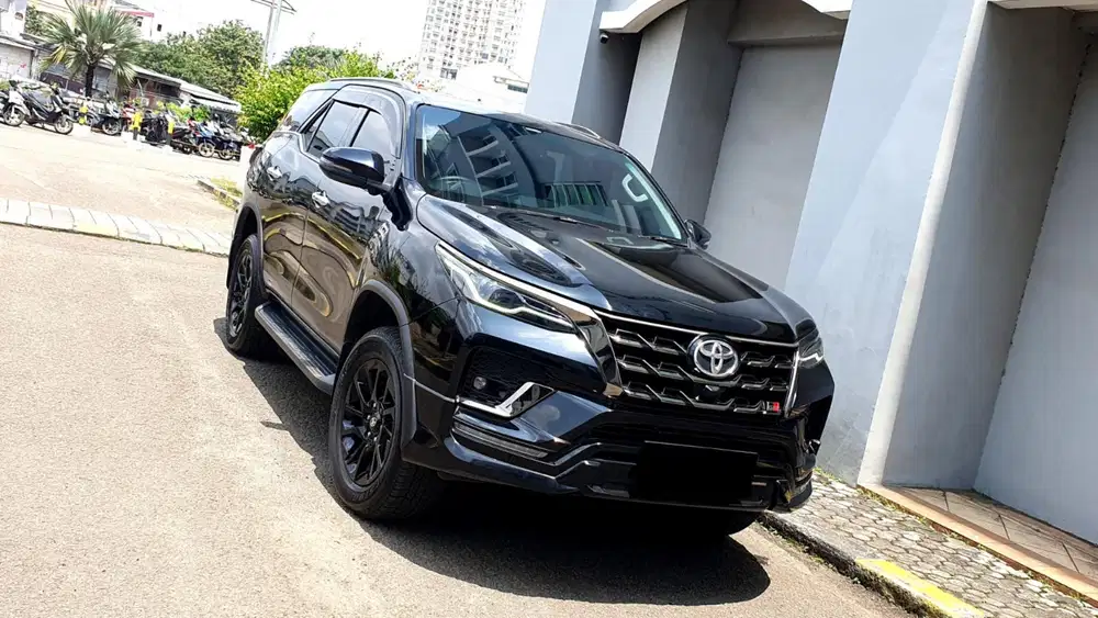 Toyota fortuner vrz gr sport 4x4 diesel 2024 hitam matic