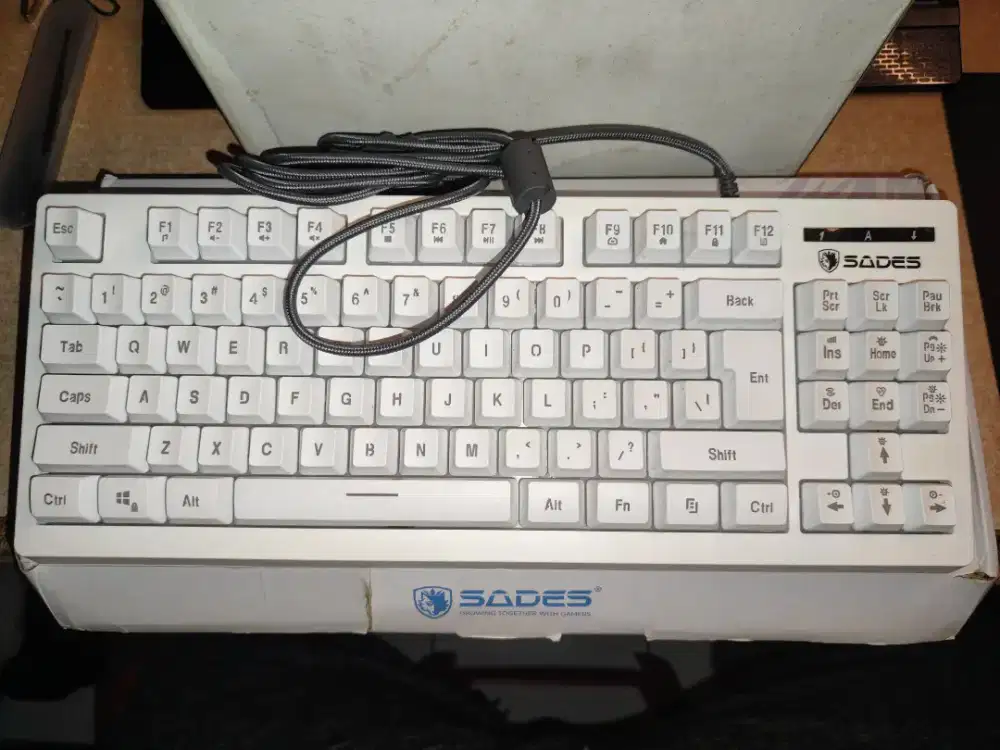 Keyboard Sades Sabre RBG