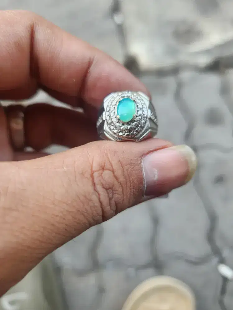 Batu bacan kristal