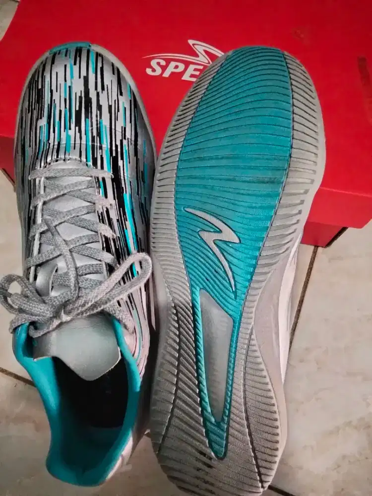 Sepatu futsal edisi LS reborn specs
