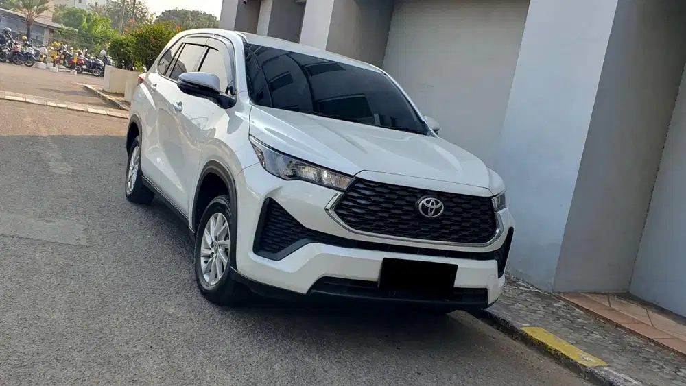 Kilometer 23 ribuan toyota zenix g bensin 2023 putih