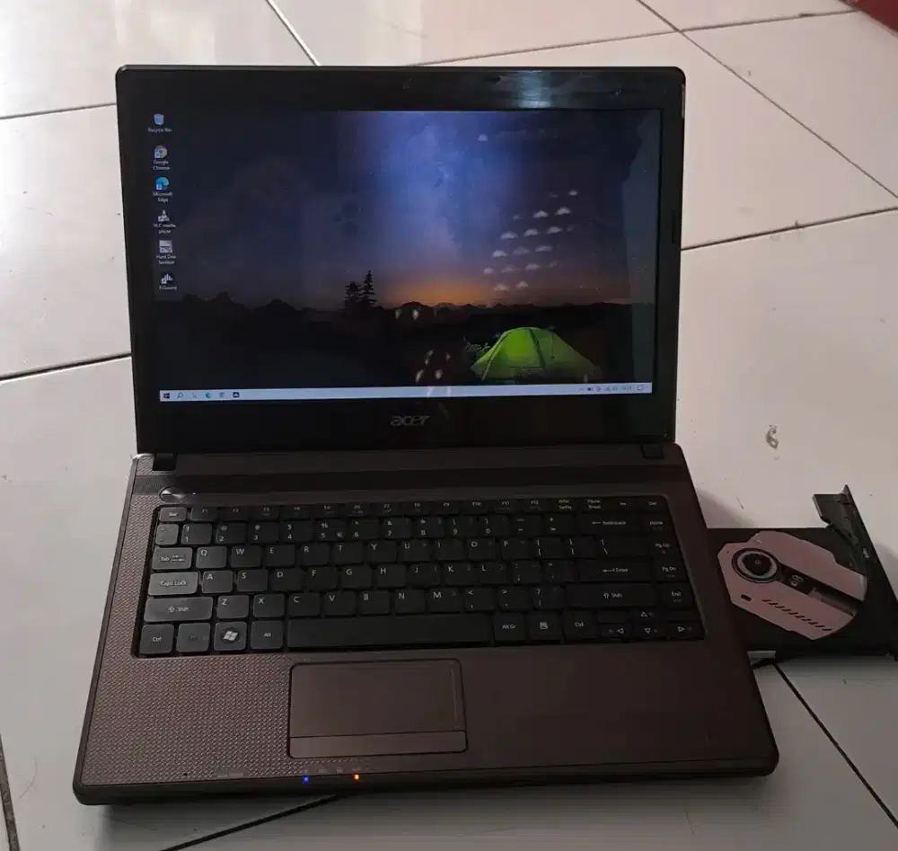 Laptop Acer semua normal intel core i5 ram 4/320 batre 2 jam wimdow 10