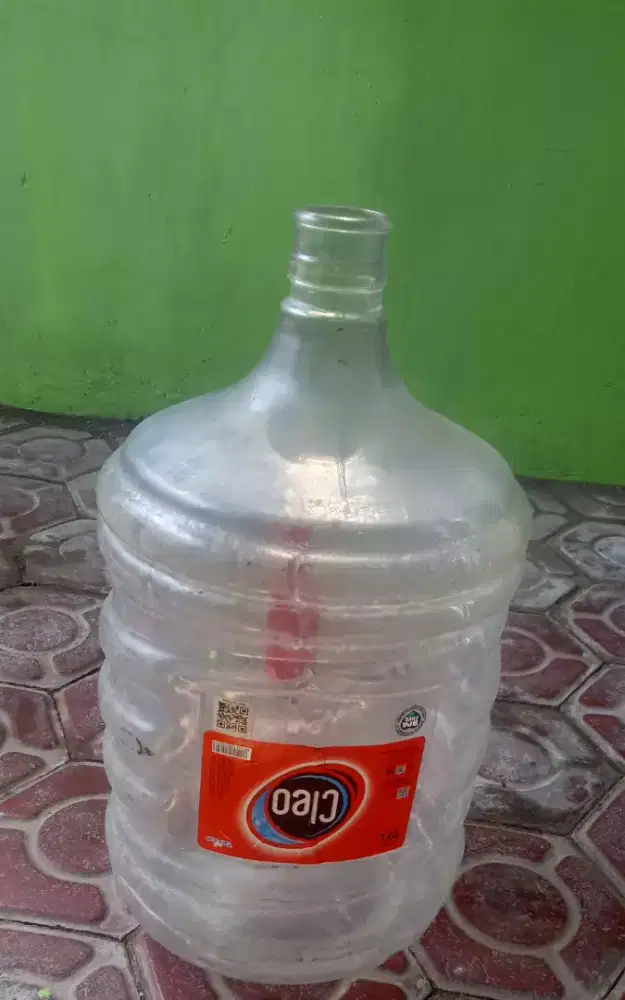 Galon Cleo bekas