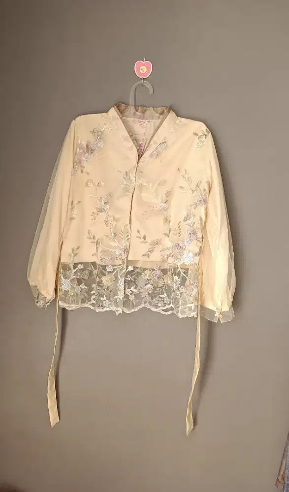 Kebaya modern warna Butter Yellow