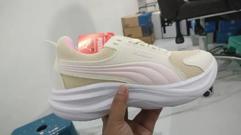 Sepatu Puma Size 39 cream pink