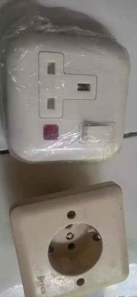 Stop kontak merk panasonic