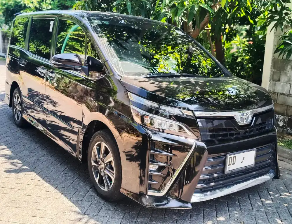 Toyota Voxy 2019