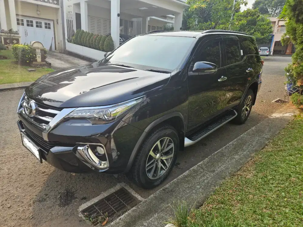 Toyota Fortuner 2.4 VRZ 4x2 AT 2020 Diesel - Hitam