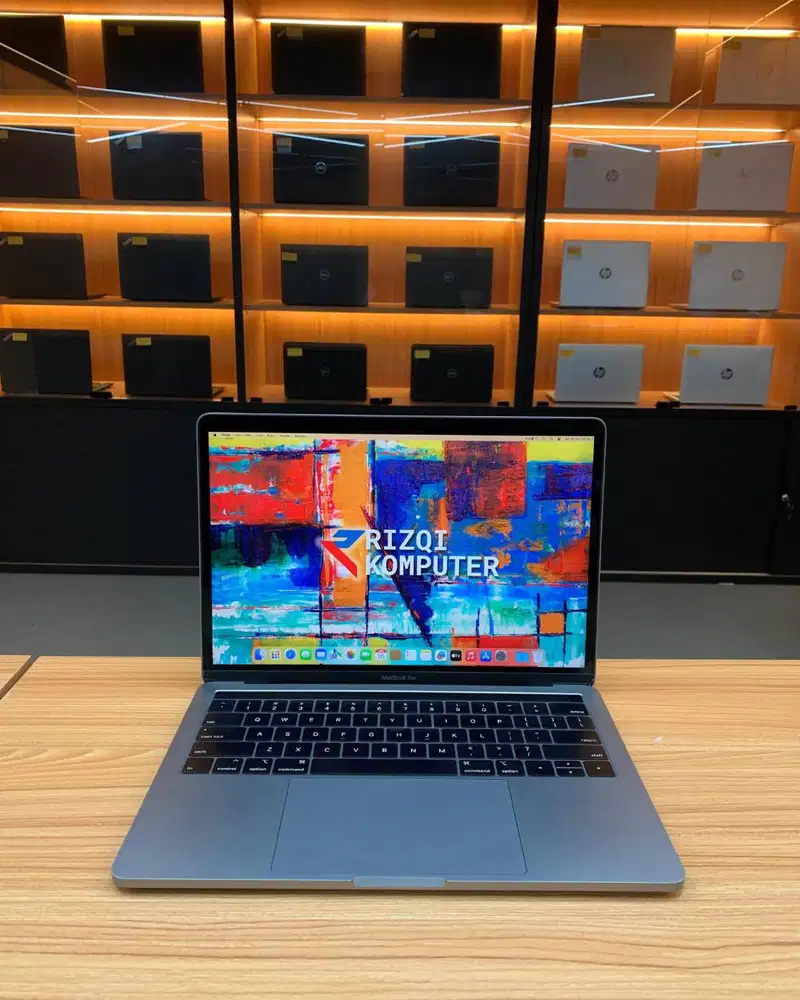MacBook Pro i7 2019 Touchbar  Intel Core i7 Ram 16GB Ssd 512GB