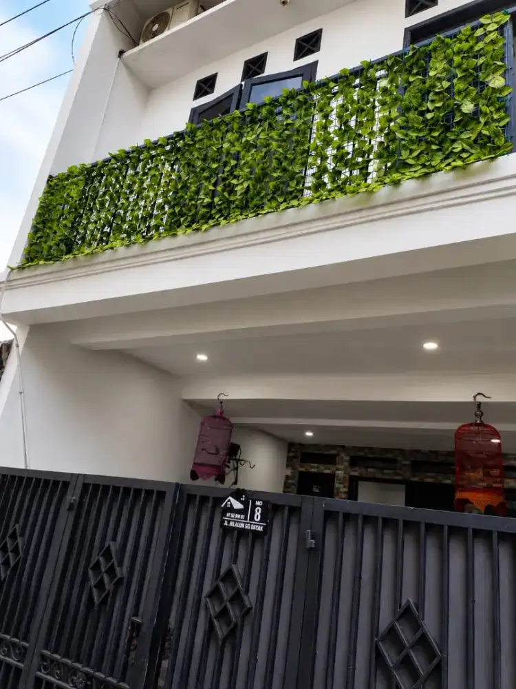 Jual rumah murah dan bagus 2,5 lantai, baru renov