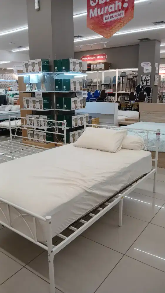 Metal bed wh ite 120