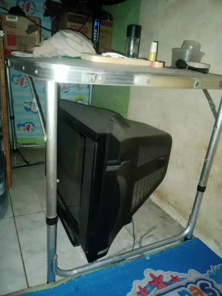 Meja lipat alumunium