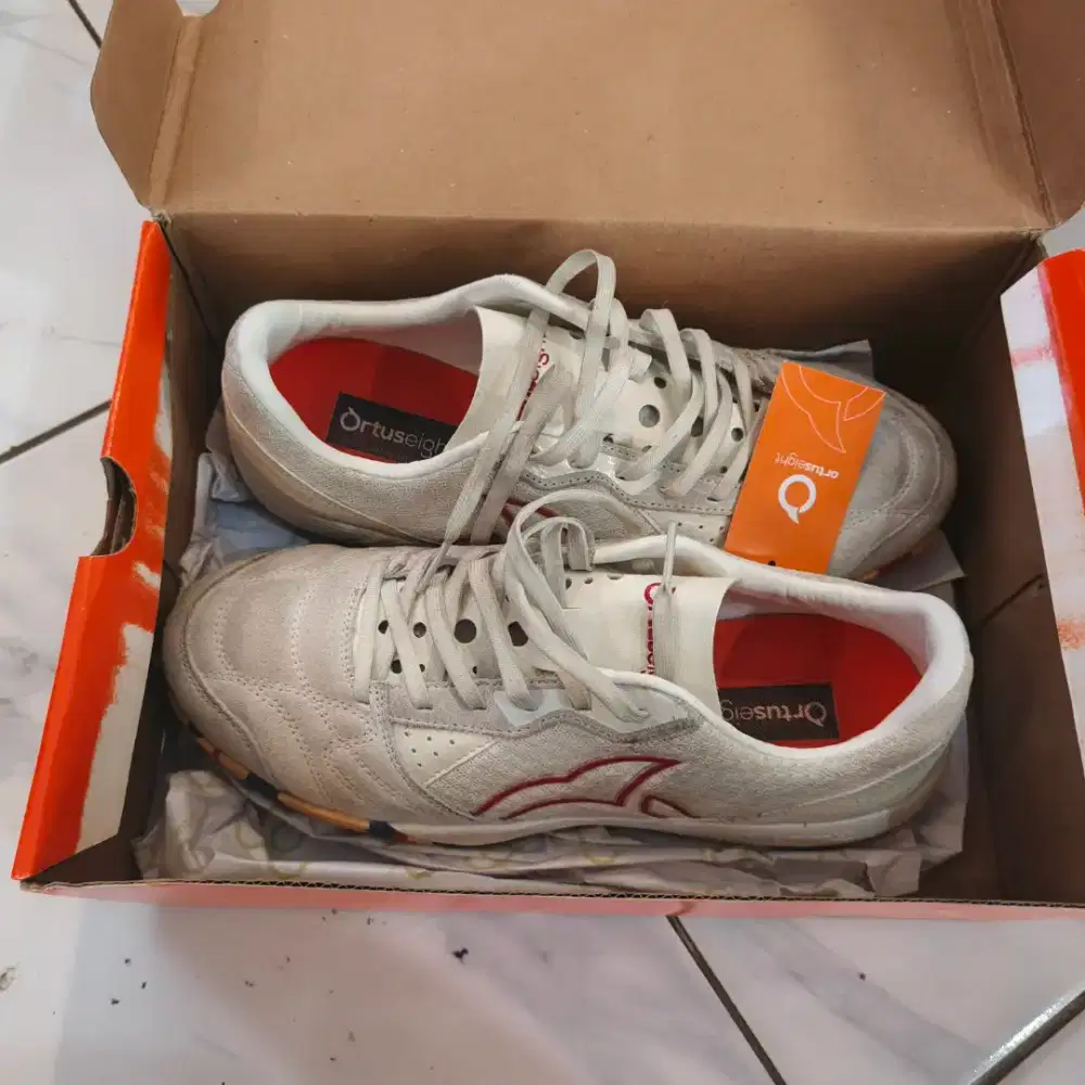 Sepatu futsal ortus