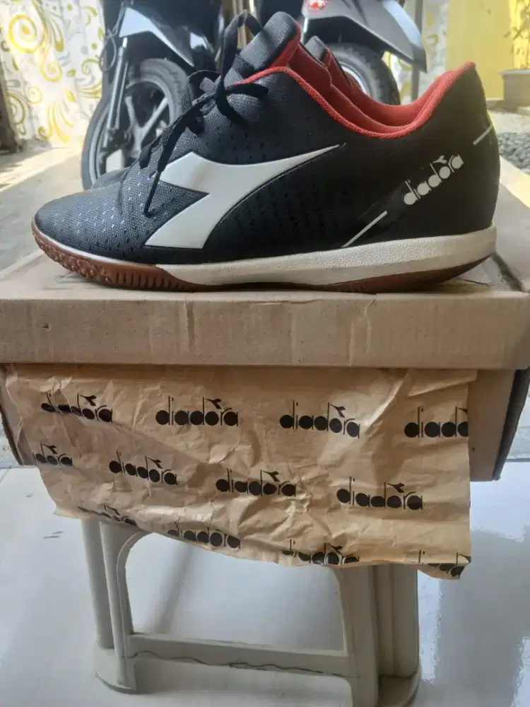 Sepatu futsal diadora 175.000 ribu