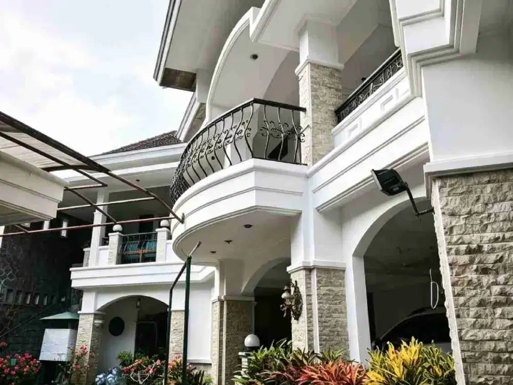 Rumah Belanda Lokasi Ijen Besar Tengah Kota Malang