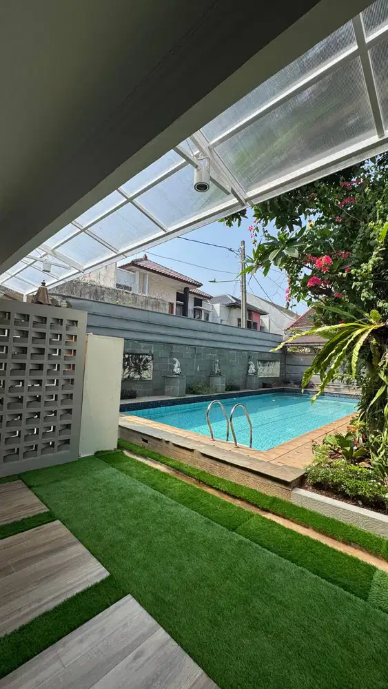 JUAL RUMAH BONUS KOLAM RENANG