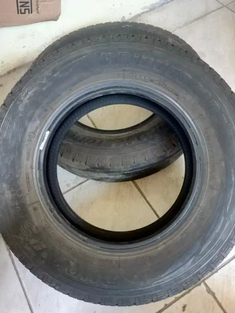 2pcs  BAN MOBIL BEKAS -  R17 BRIDGESTONE