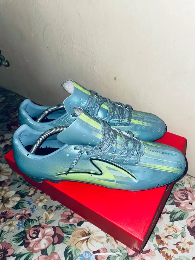 Sepatu bola specs Ligth spedd