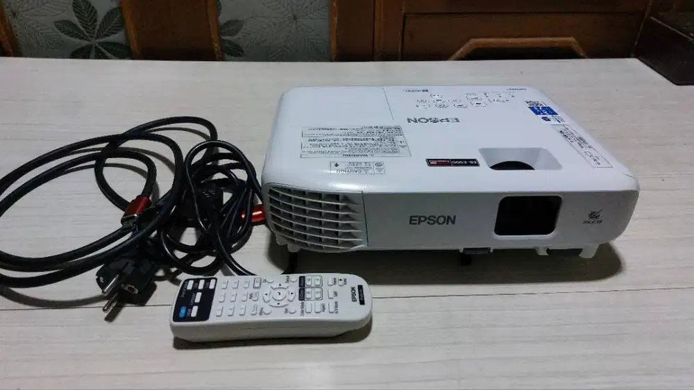Proyektor EPSON EB-E500