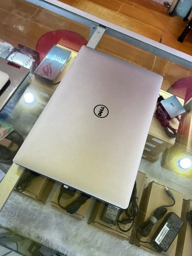 Laptop DELL XPS (kondisi mati mesin)