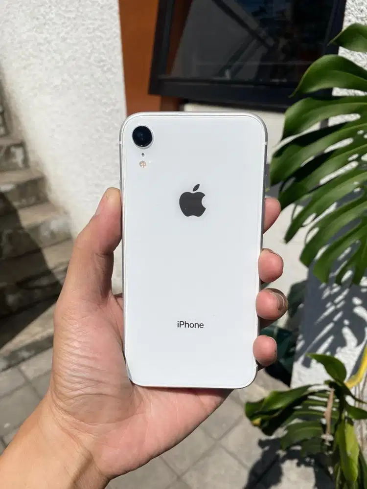 Dijual iPhone XR 128gb sinyal amn aktivasi lama