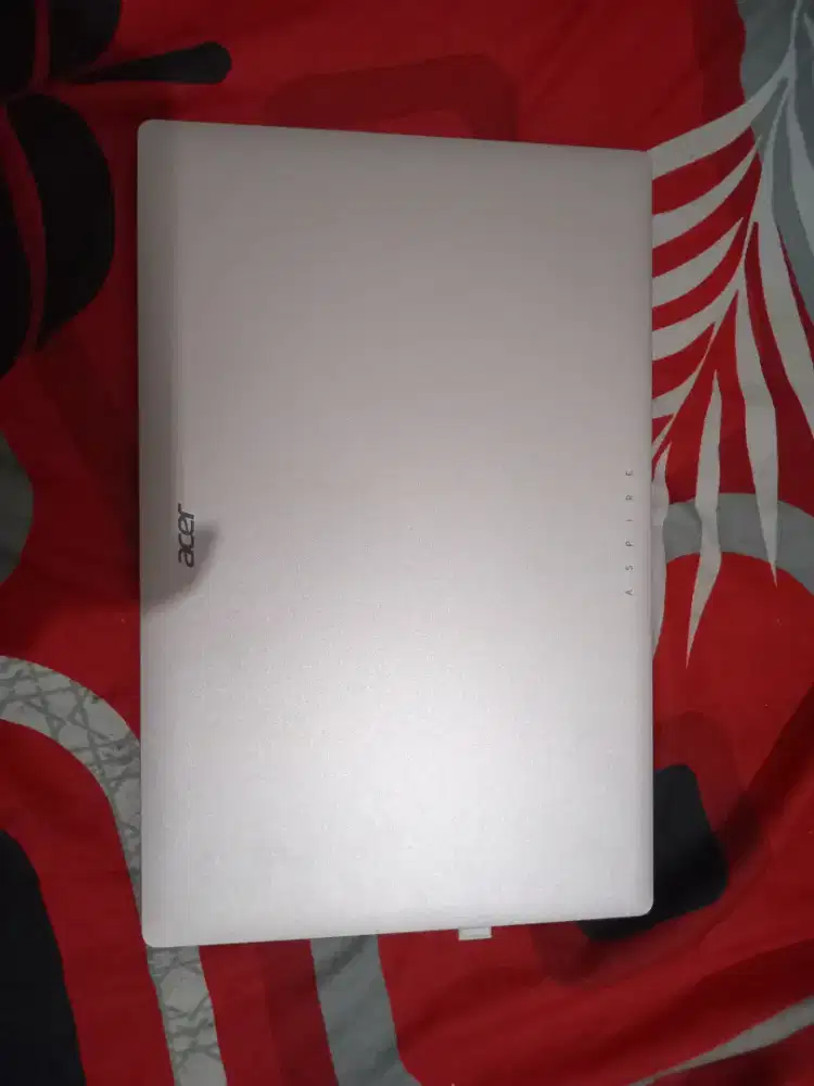 Aspire lite 14 Laptop baru dipakai 2 Minggu