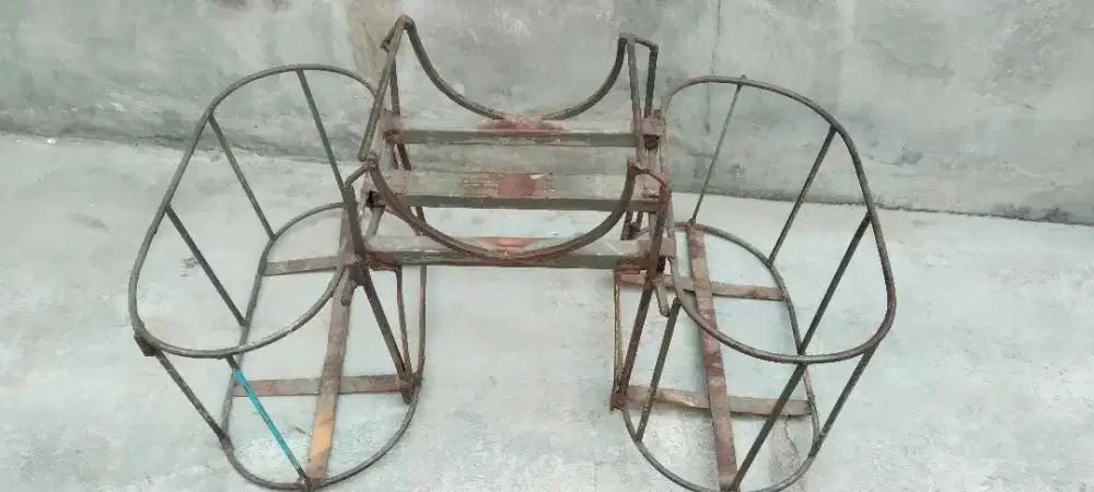 Keranjang besi galon